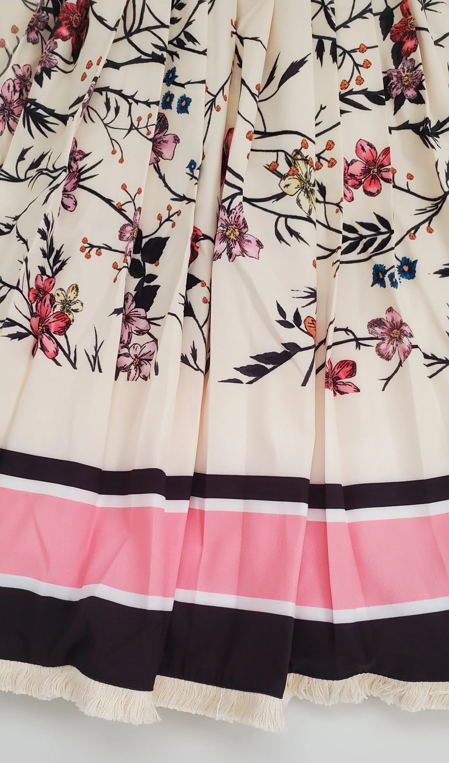 Blissful Glow- 2pcs Blouse and SKATER Pleated Skirt SET (New)